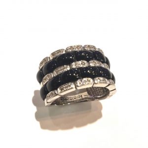 K18WG　オニキス　メレ付きリング